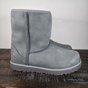 NEW UGG Classic Short II WP Womens Size 5 Suede Pull On Boots Gray Fur (Youth 4)